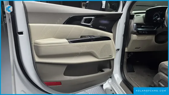KIA CARNIVAL GASOLINE 7-SEATER HI-LIMOUSINE