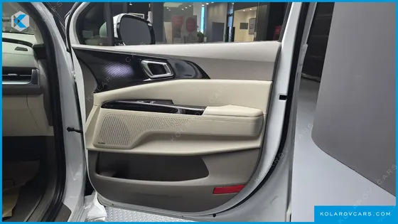 KIA CARNIVAL GASOLINE 7-SEATER HI-LIMOUSINE
