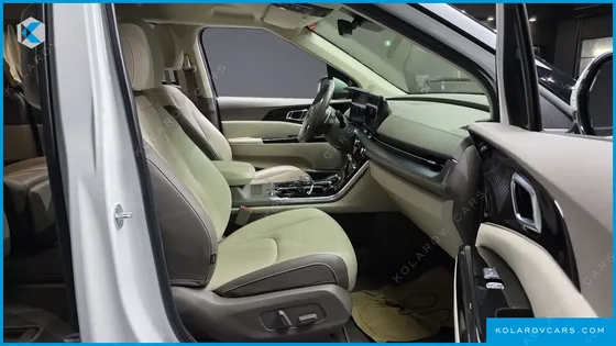 KIA CARNIVAL GASOLINE 7-SEATER HI-LIMOUSINE