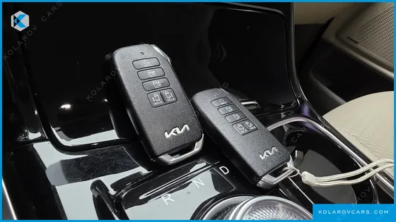 KIA CARNIVAL GASOLINE 7-SEATER HI-LIMOUSINE