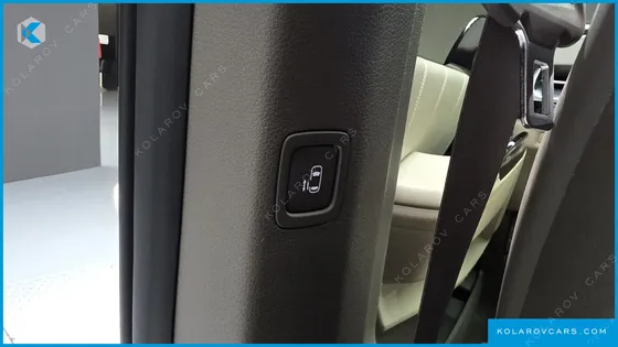KIA CARNIVAL GASOLINE 7-SEATER HI-LIMOUSINE