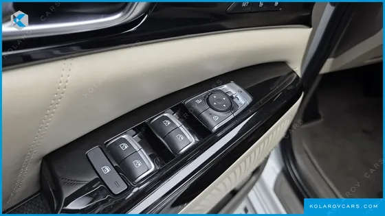 KIA CARNIVAL GASOLINE 7-SEATER HI-LIMOUSINE