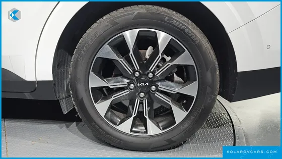 KIA CARNIVAL 9-SEATER SIGNATURE