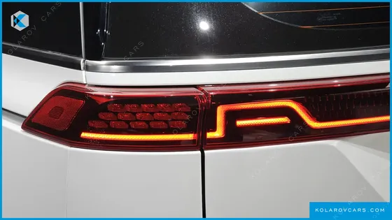 KIA CARNIVAL 9-SEATER SIGNATURE
