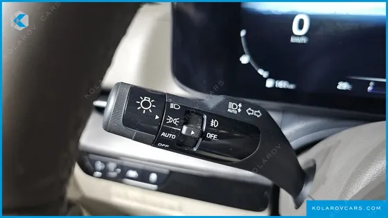 KIA CARNIVAL 9-SEATER SIGNATURE