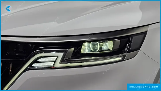 KIA CARNIVAL GASOLINE 7-SEATER HI-LIMOUSINE