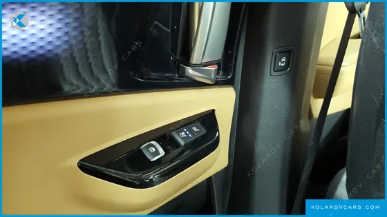 KIA CARNIVAL 7-SEATER SIGNATURE