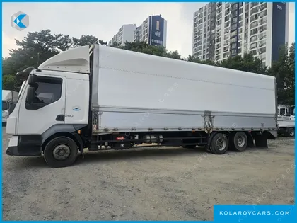 VOLVO CARGO TRUCK 4X2