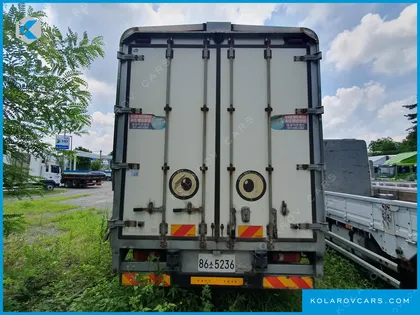 VOLVO CARGO TRUCK 4X2