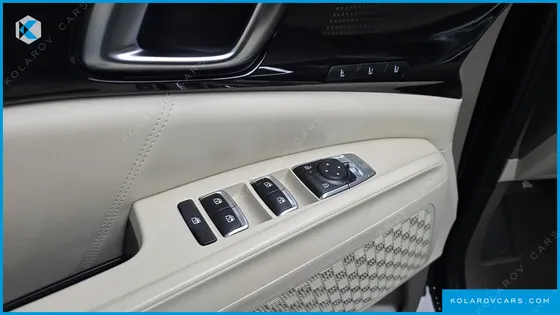 KIA CARNIVAL GASOLINE 7-SEATER SIGNATURE
