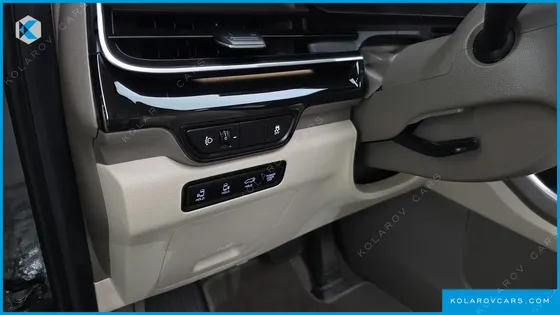 KIA CARNIVAL GASOLINE 7-SEATER SIGNATURE