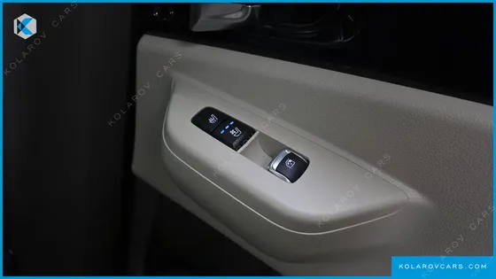 KIA CARNIVAL GASOLINE 7-SEATER SIGNATURE