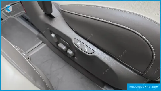 KIA CARNIVAL GASOLINE 7-SEATER SIGNATURE