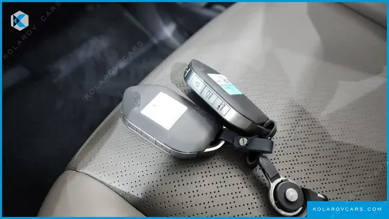 KIA CARNIVAL GASOLINE 9-SEATER GRAVITY