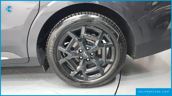 KIA CARNIVAL GASOLINE 9-SEATER GRAVITY