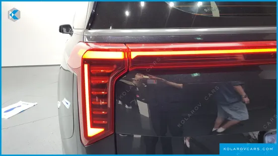 KIA CARNIVAL GASOLINE 9-SEATER GRAVITY