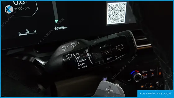 KIA CARNIVAL GASOLINE 9-SEATER GRAVITY