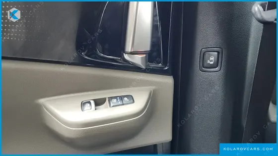KIA CARNIVAL GASOLINE 9-SEATER GRAVITY