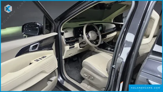 KIA CARNIVAL GASOLINE 7-SEATER SIGNATURE