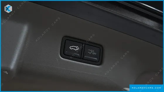 KIA CARNIVAL GASOLINE 7-SEATER SIGNATURE