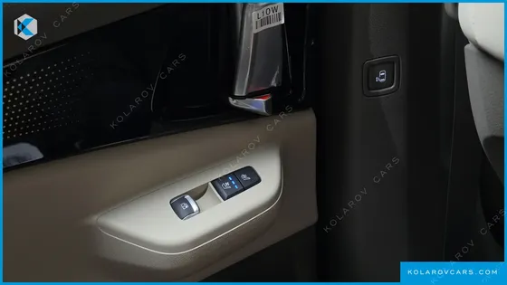 KIA CARNIVAL GASOLINE 7-SEATER SIGNATURE