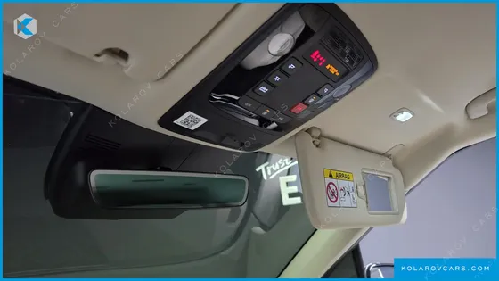 KIA CARNIVAL GASOLINE 7-SEATER SIGNATURE