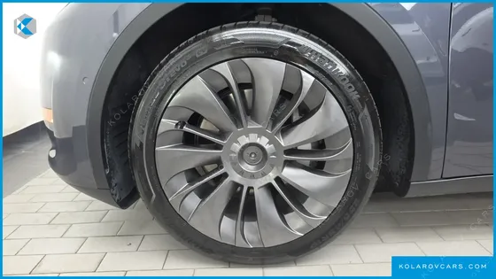 TESLA MODEL Y LONG RANGE AWD