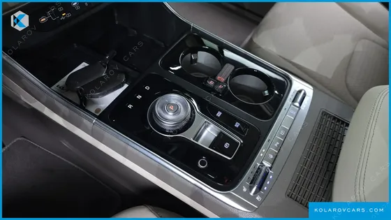 KIA CARNIVAL GASOLINE 7-SEATER HI LIMOUSINE