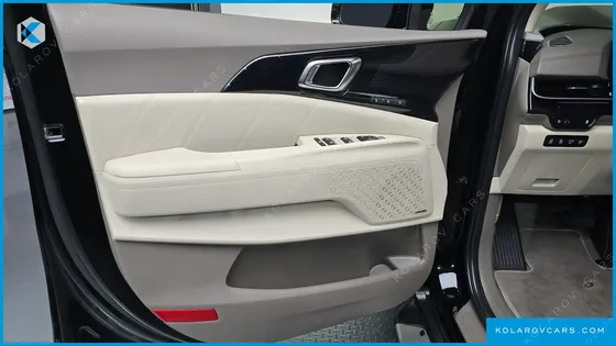 KIA CARNIVAL GASOLINE 7-SEATER HI LIMOUSINE