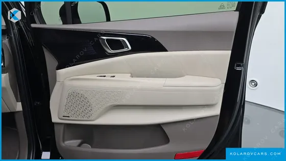 KIA CARNIVAL GASOLINE 7-SEATER HI LIMOUSINE