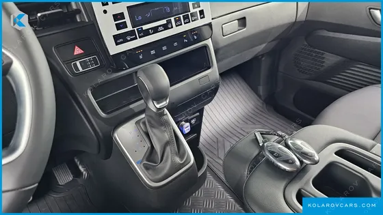 HYUNDAI STARIA TOURER 9-SEATER
