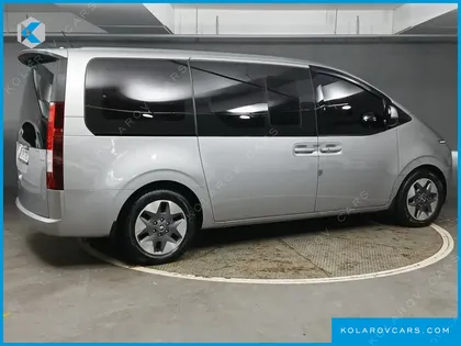 HYUNDAI STARIA 4WD TOURER 11-SEATER