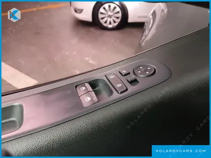 HYUNDAI STARIA 4WD TOURER 11-SEATER