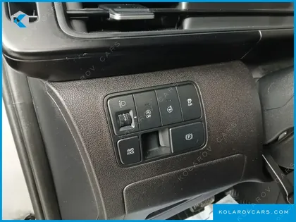 HYUNDAI STARIA 4WD TOURER 11-SEATER