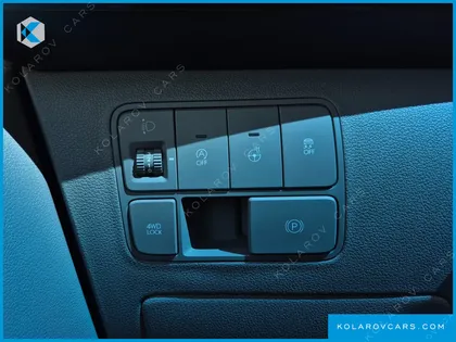 HYUNDAI STARIA 4WD LOUNGE 9-SEATER