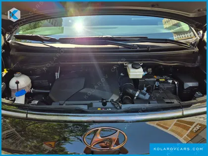 HYUNDAI STARIA 4WD LOUNGE 9-SEATER