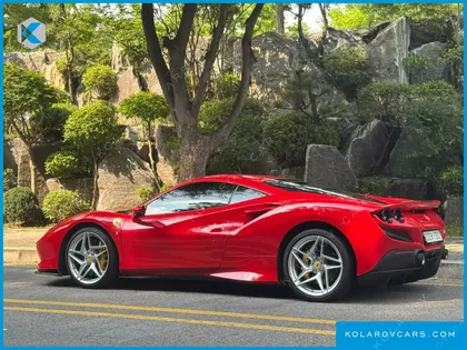 FERRARI F8 3.9 V8