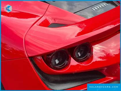 FERRARI F8 3.9 V8