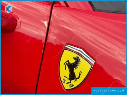 FERRARI F8 3.9 V8