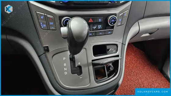 HYUNDAI STAREX URBAN 9-SEATER