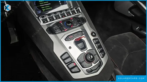 LAMBORGHINI AVENTADOR LP700-4 ROADSTER PIRELLI EDITION