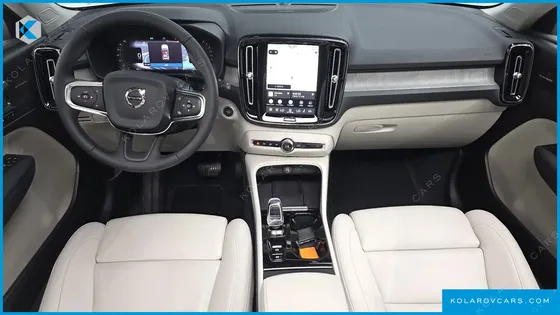 VOLVO XC40 B4 ULTIMATE BRIGHT