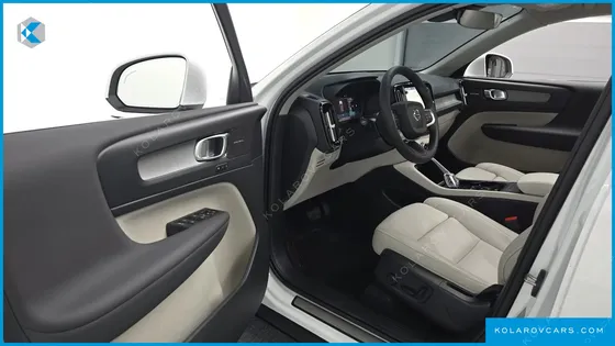 VOLVO XC40 B4 ULTIMATE BRIGHT