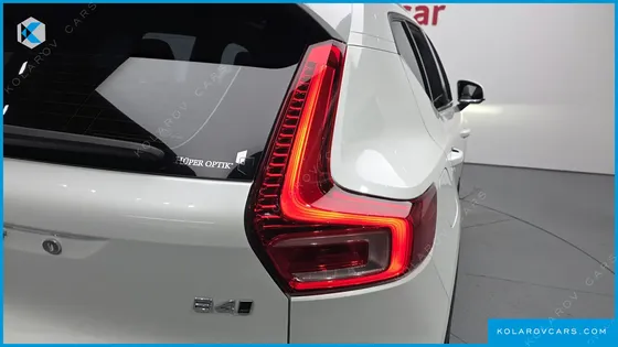 VOLVO XC40 B4 ULTIMATE BRIGHT