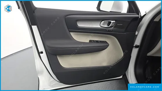 VOLVO XC40 B4 ULTIMATE BRIGHT