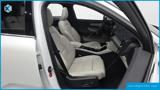 VOLVO XC40 B4 ULTIMATE BRIGHT