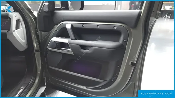 LAND ROVER DEFENDER 110 P300 X-DYNAMIC SE