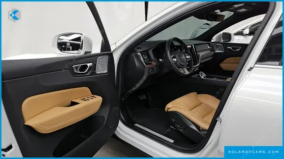 VOLVO XC60 B6 INSCIRTION