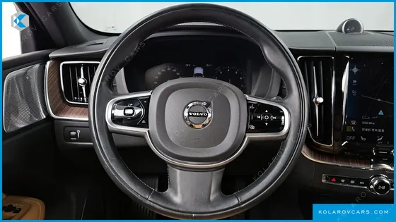 VOLVO XC60 B6 INSCIRTION