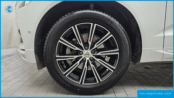 VOLVO XC60 B5 INSCRIPTION
